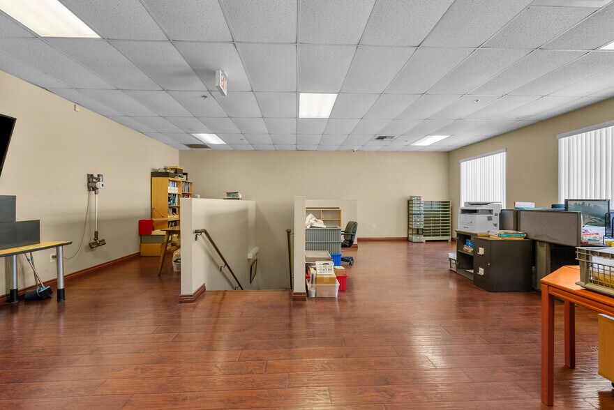 More Photos Of 28041 Smyth Dr, Valencia Light Manufacturing For Lease