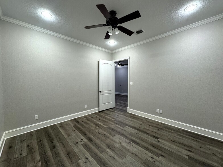 More Photos Of 11601 Spring Cypress Rd, Tomball Medical For Sale