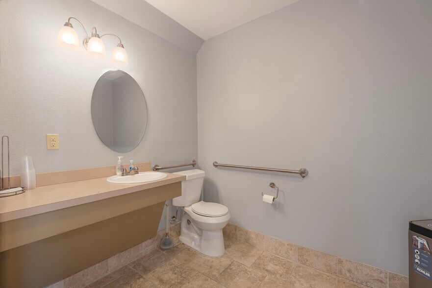 More Photos Of 9638 Greenville Ave, Dallas Office For Lease