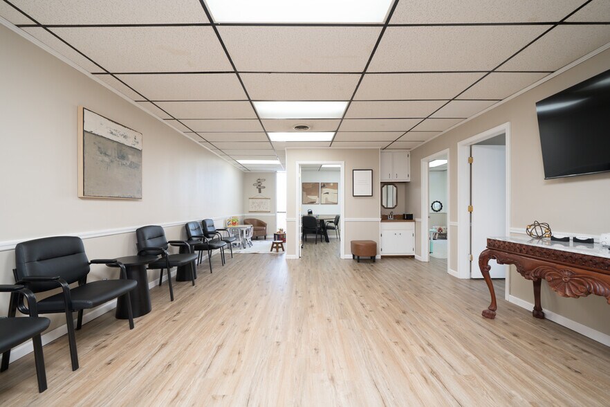 More Photos Of 3520 New Hartford Rd, Owensboro Office For Sale