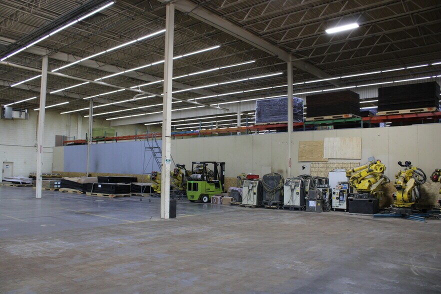 More Photos Of 1777 Oakdale Ave, West Saint Paul Manufacturing For Lease