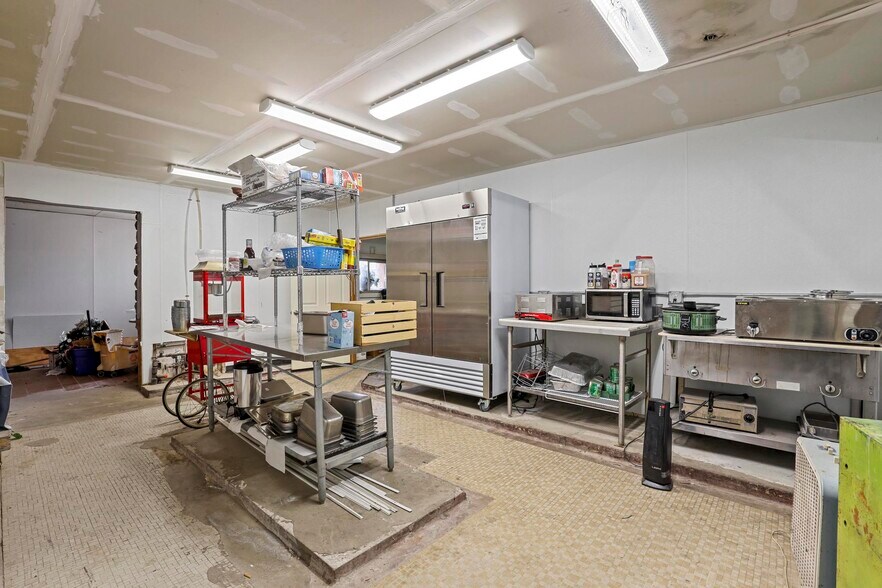 More Photos Of 607 W Main St, Payson Bar For Sale