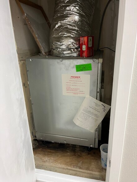 More Photos Of 2400 W Herman St, Pensacola Warehouse For Sale