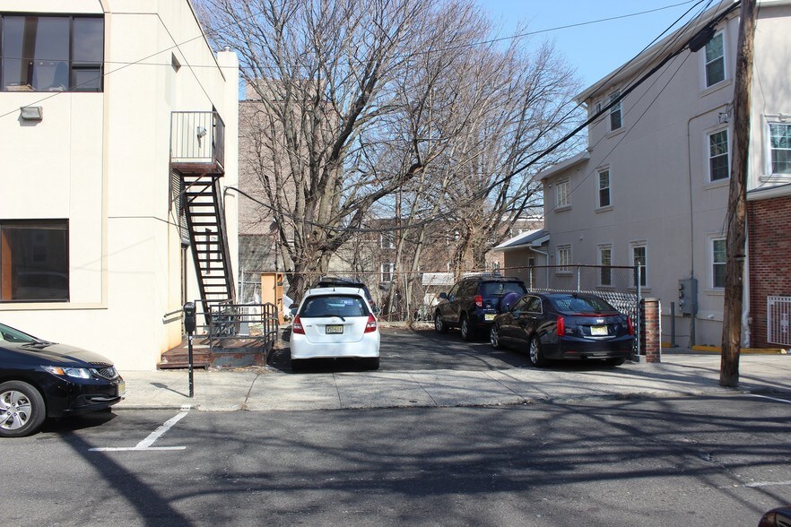 More Photos Of 7500 Bergenline Ave, North Bergen Office For Sale