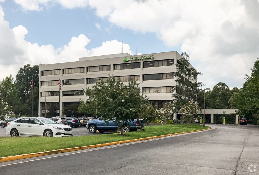 More Photos Of 208 Sunset Dr, Johnson City Office For Lease