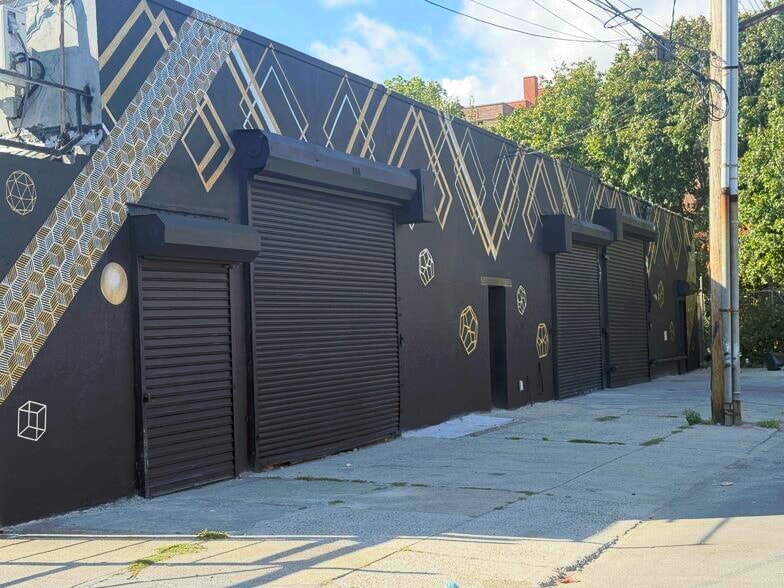 Primary Photo Of 984 E 35th St, Brooklyn Warehouse For Lease