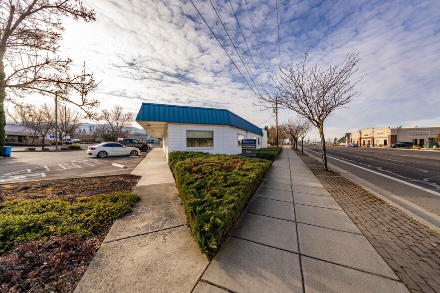 More Photos Of 209 N Pacific Hwy, Talent General Retail For Sale