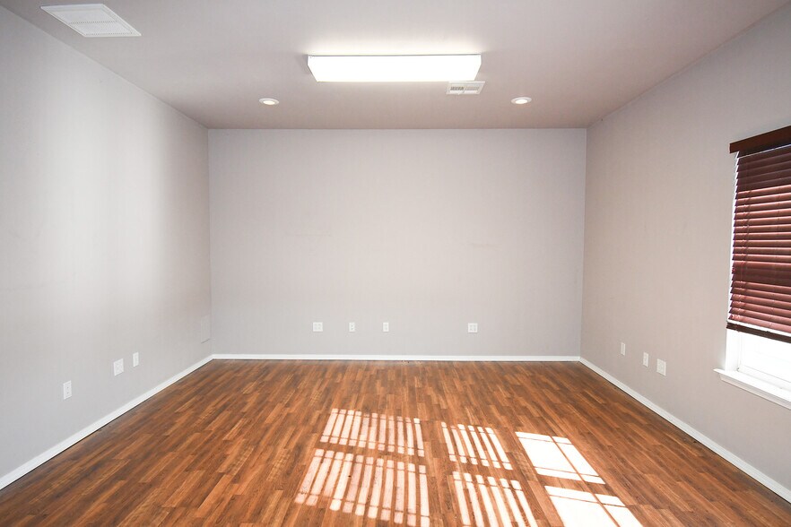 More Photos Of 455 W Ruth Ave, Sallisaw Office For Sale