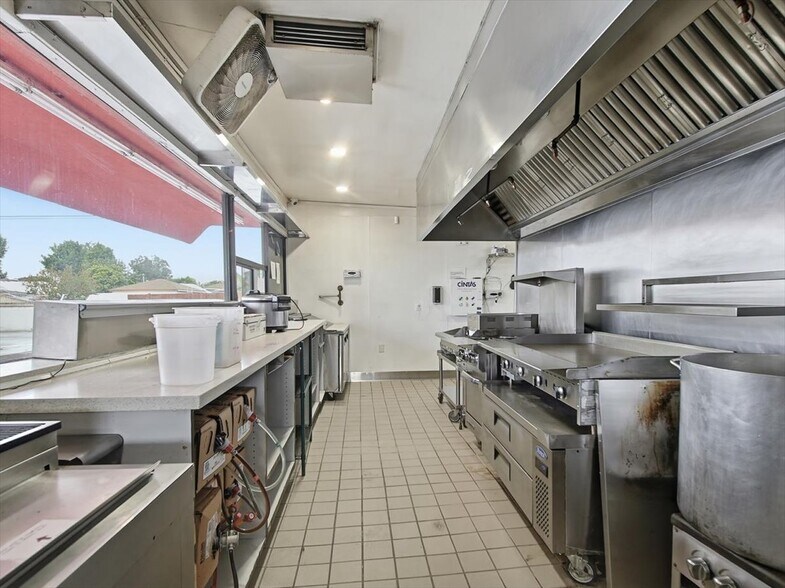 More Photos Of 11919 Garfield Ave, South Gate Restaurant For Sale