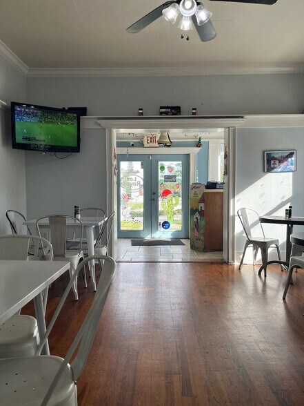 More Photos Of 658 West Ave, Clermont Restaurant For Lease