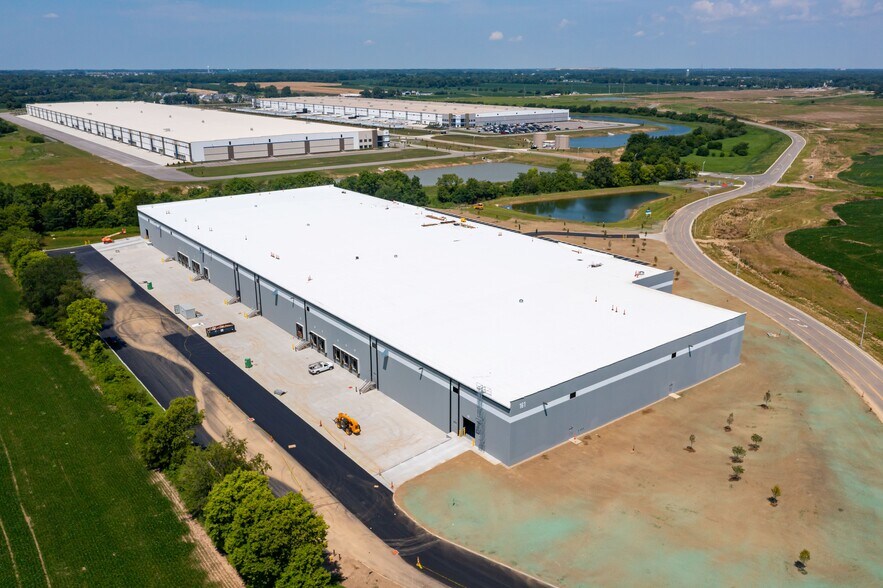 More Photos Of 161 Kenmore Blvd, Commercial Point Industrial For Sale