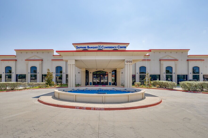 More Photos Of 1300 N Main St, Euless Specialty For Sale