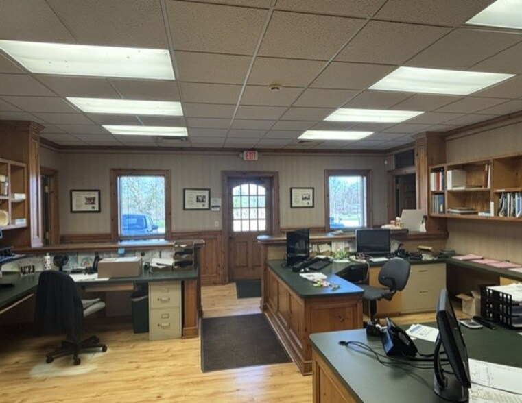 More Photos Of 10090 Queens Way, Chagrin Falls Light Manufacturing For Sale