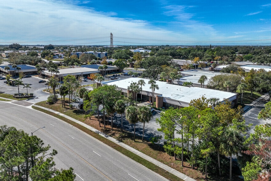 More Photos Of 13830 N 58th St, Clearwater Unknown For Lease