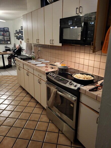 More Photos Of 710 N Mann Ave, Tucson Healthcare For Sale