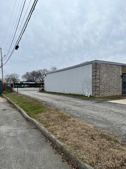 More Photos Of 900 Creekside Rd, Chattanooga Light Distribution For Sale