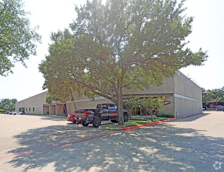 More Photos Of 2211 Century Center Blvd, Irving Warehouse For Lease