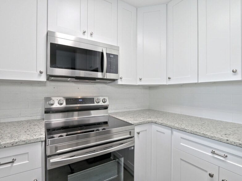 More Photos Of 100 Edgewater Dr, Livingston Apartments For Sale