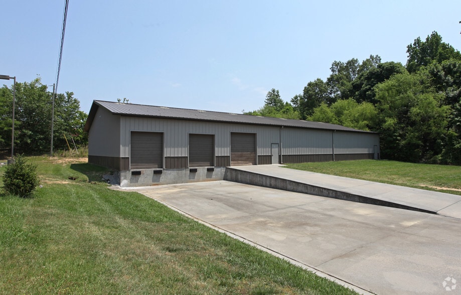 More Photos Of 4840 Reagan Dr, Charlotte Warehouse For Lease