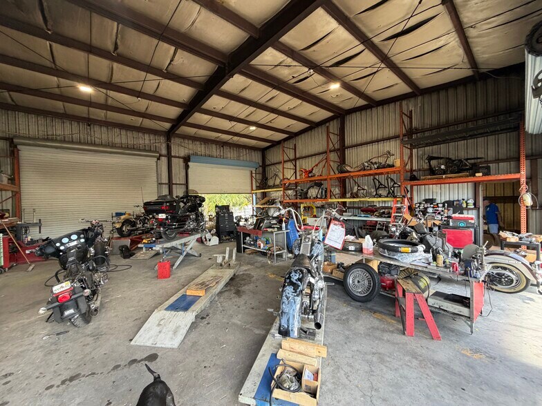 More Photos Of 15921 N Florida Ave, Lutz Warehouse For Sale