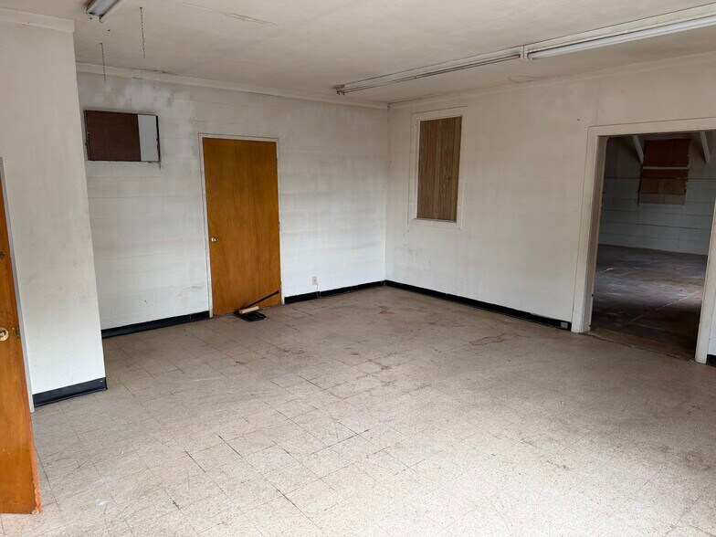 More Photos Of 217 Percy Ave, Yuba City Storefront For Sale