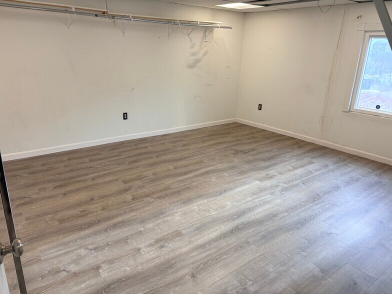 More Photos Of 1875 Main St, Tewksbury Storefront For Lease