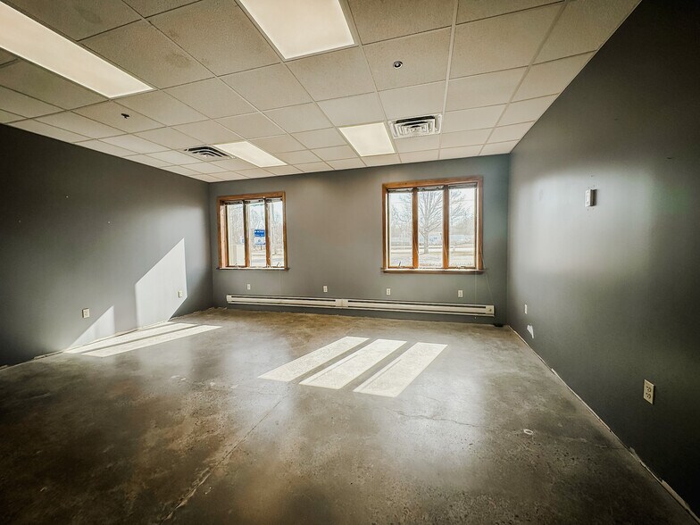 More Photos Of 141 Innovation Dr, Duncansville Warehouse For Lease