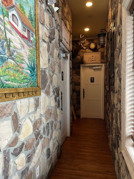 More Photos Of 805 Old Fort Pky, Murfreesboro Freestanding For Sale