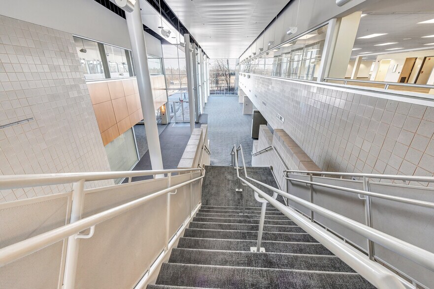 More Photos Of 3500 Packerland Dr, De Pere Office For Lease