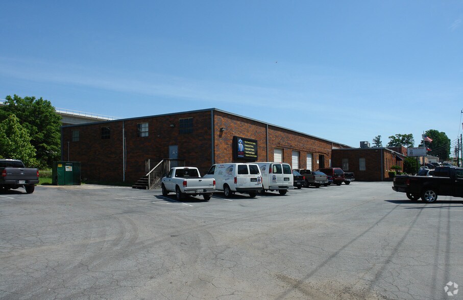 More Photos Of 5706 New Peachtree Rd, Chamblee Light Manufacturing For Sale