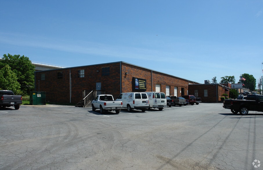 More Photos Of 5706 New Peachtree Rd, Chamblee Light Manufacturing For Lease
