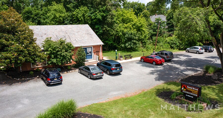 More Photos Of 95 E Union Ave, Middlesex Veterinarian Kennel For Sale