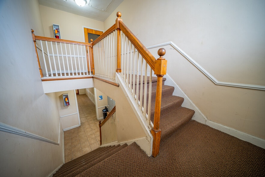 More Photos Of 15500 Van Aken, Shaker Heights Apartments For Sale