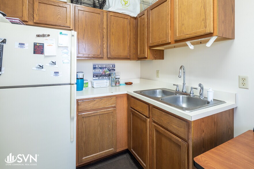 More Photos Of 328 Highland Park Dr, Richmond Office For Lease
