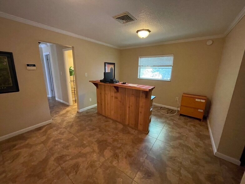 More Photos Of 909 W Magnolia St, Leesburg Medical For Lease