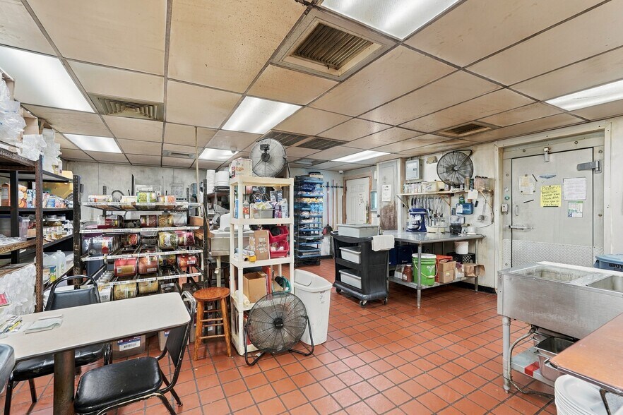 More Photos Of 4264 Murray Hwy, Hardin Restaurant For Sale