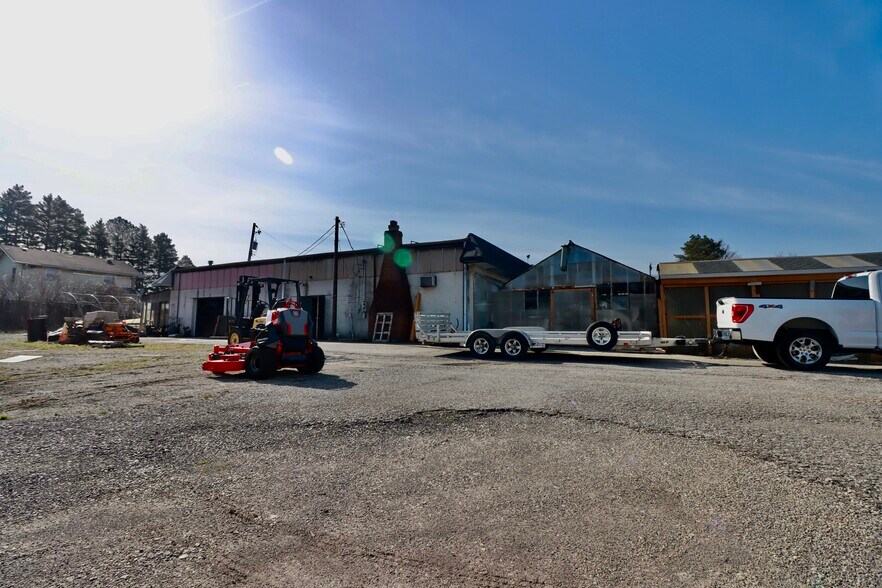 More Photos Of 8265 Euclid Chardon Rd, Kirtland Garden Center For Sale