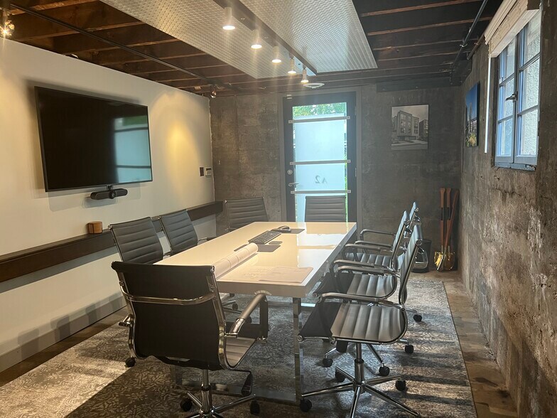 More Photos Of 20 Woodward St, Newton Loft Creative Space For Lease