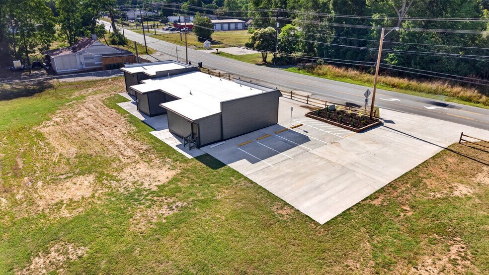 More Photos Of 3608 Burlington Rd, Greensboro Freestanding For Sale