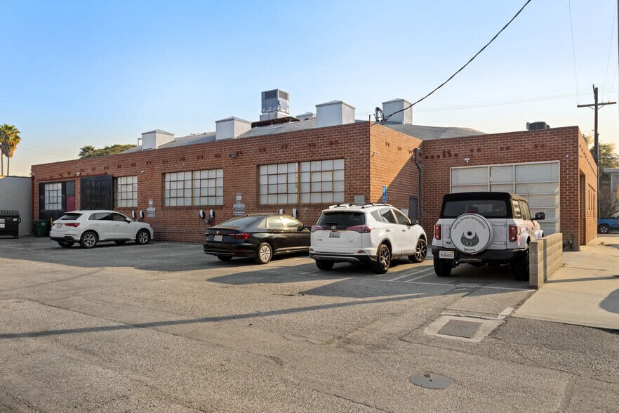 More Photos Of 523 Victoria Ave, Venice Loft Creative Space For Lease