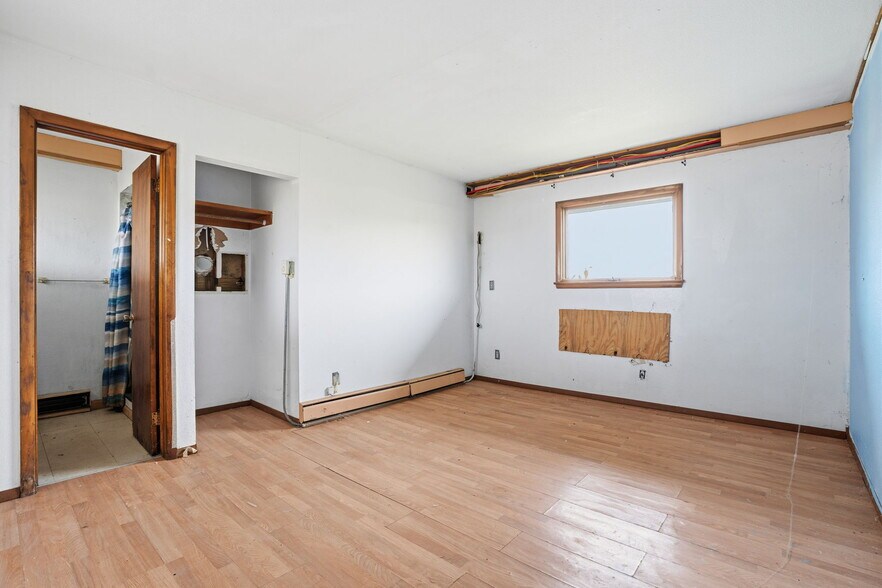 More Photos Of 1209 5th St, Tama Hotel For Sale