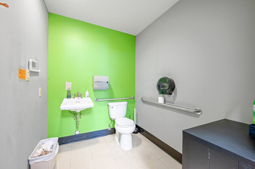 More Photos Of 1508-1574 N Mitchell St, Cadillac General Retail For Sale