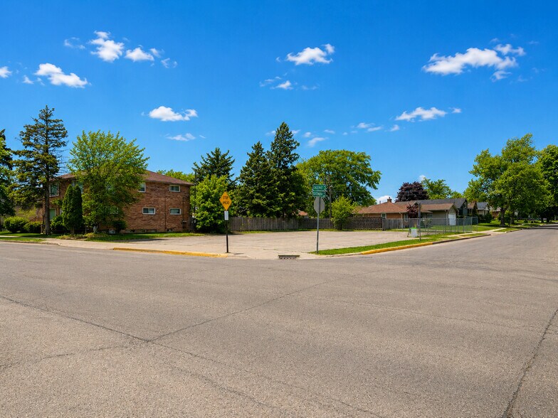 More Photos Of 742 W Greenwood Ave, Waukegan Office For Sale