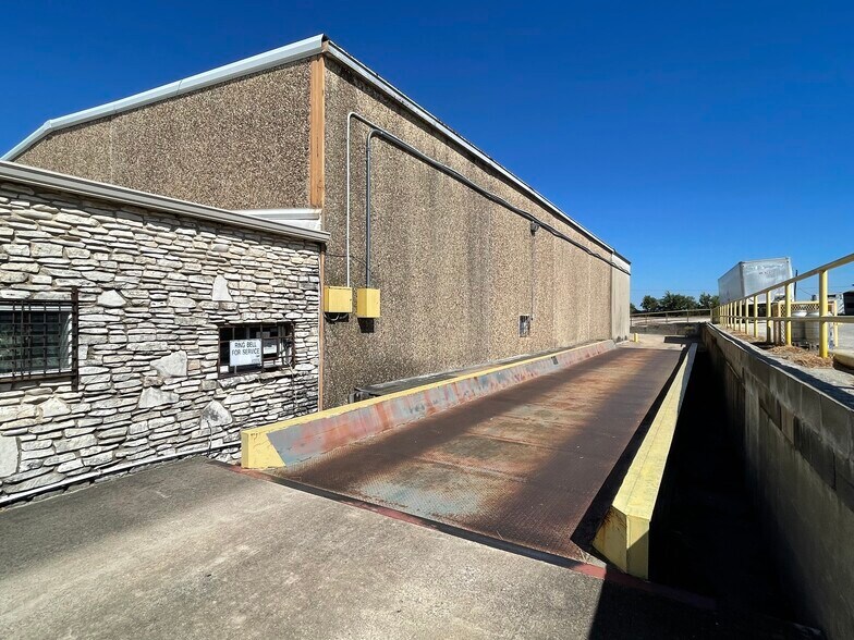 More Photos Of 5401 E Veterans Memorial Blvd, Killeen Warehouse For Lease