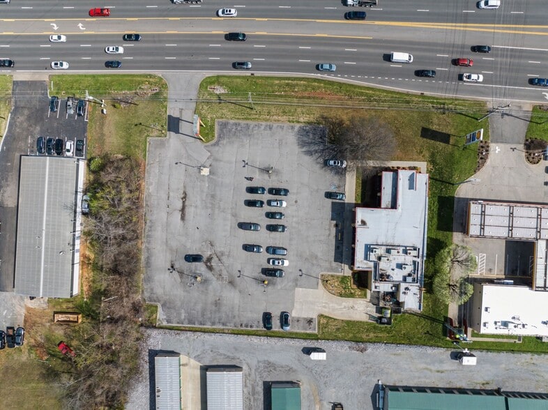 More Photos Of 1826 Fort Campbell Blvd, Clarksville General Retail For Lease