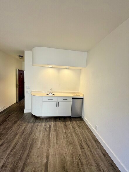 More Photos Of 6221 NE 82nd Ave, Portland Hotel For Sale