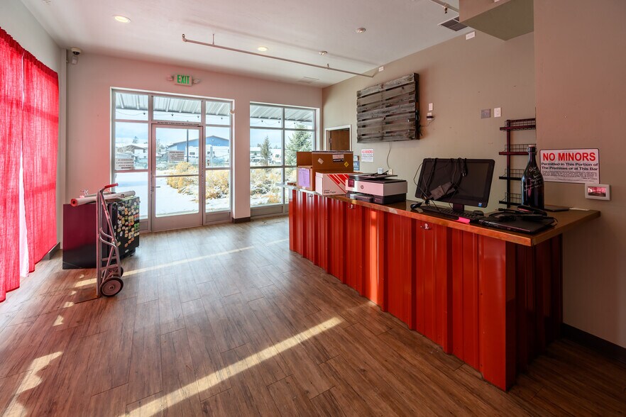 More Photos Of 275 W Barclay Dr, Sisters Distribution For Sale