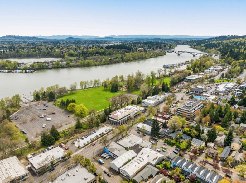 More Photos Of 6767 SW Macadam Ave, Portland Service For Lease