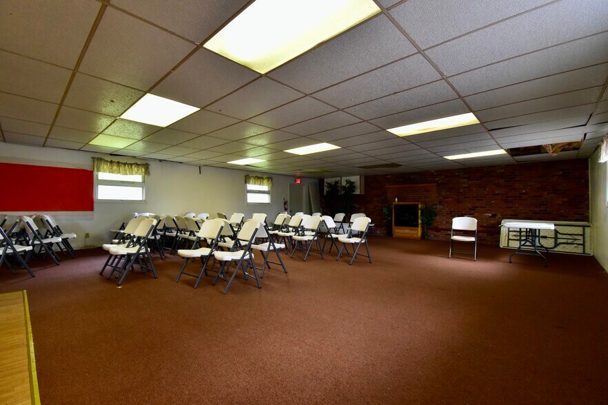 More Photos Of 389 S Miller Rd, Saginaw Religious Facility For Sale