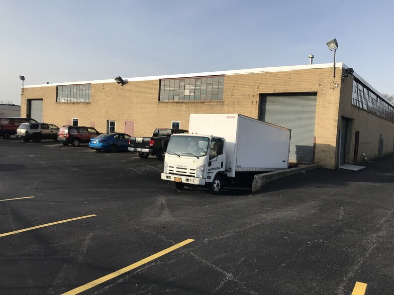 More Photos Of 70 Mall Dr, Commack Office For Lease